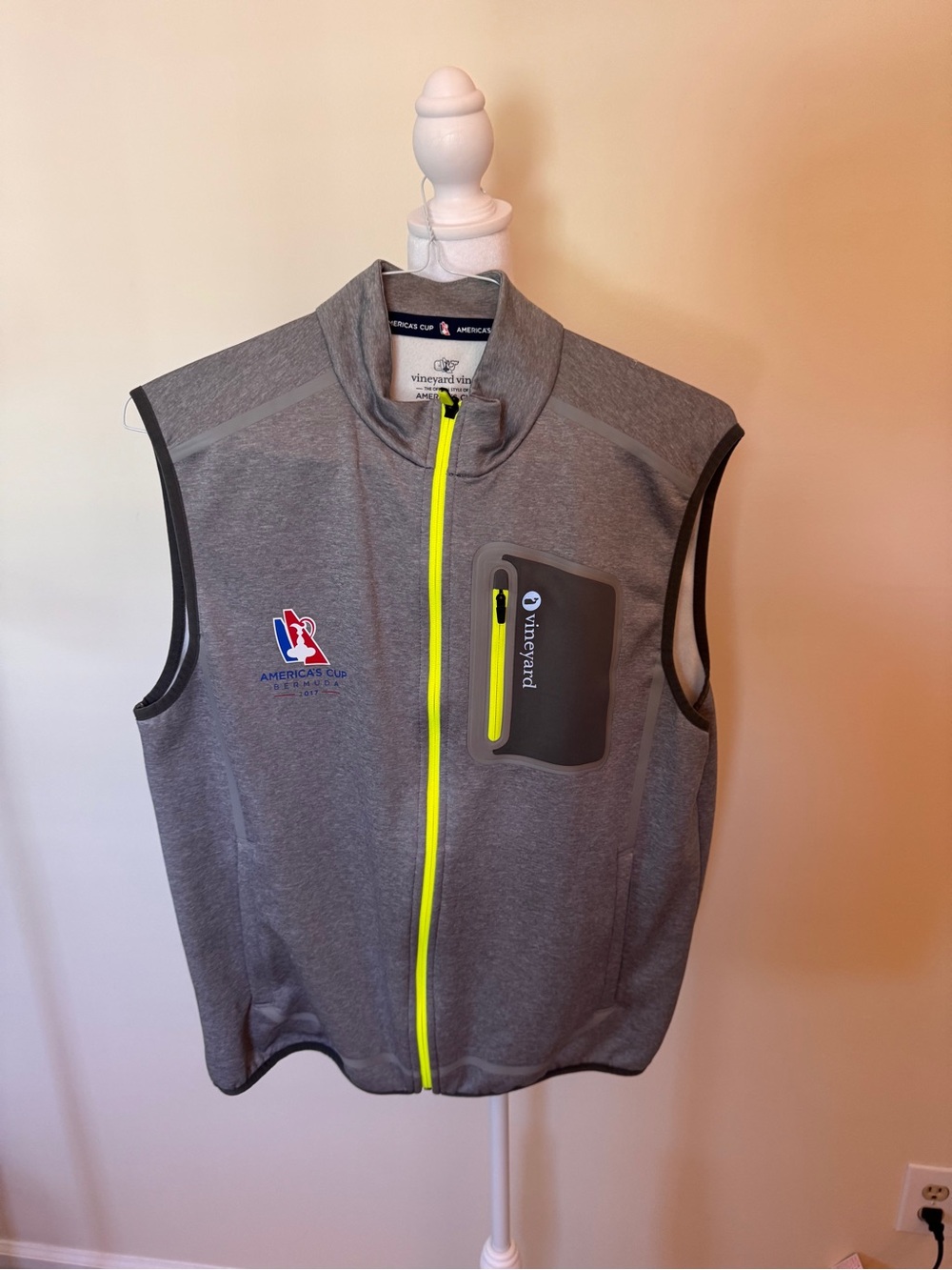 Vineyard Vines Americas cup men’s sleeveless zip up vest